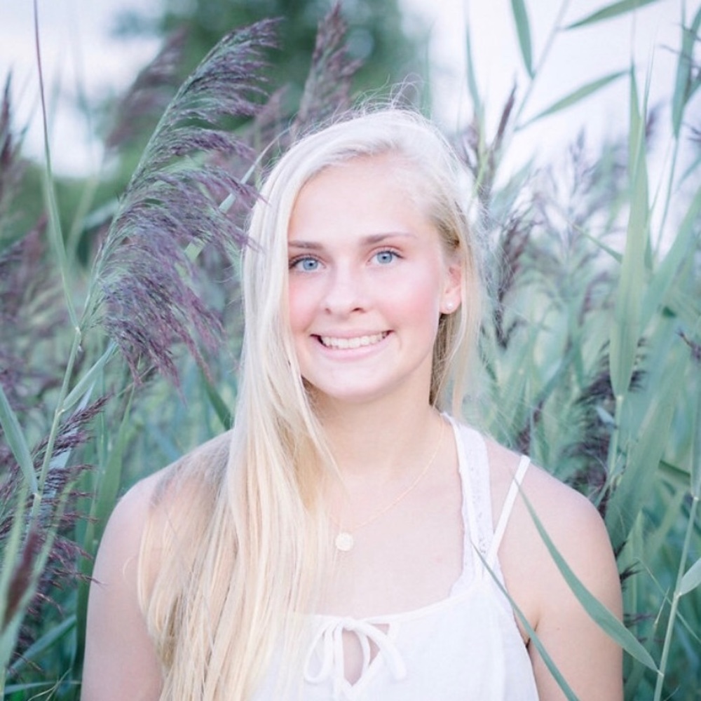 Meet your Posher, Claudia